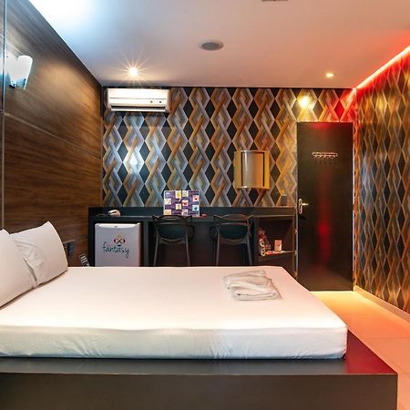 Motel Fantasy 3 (Adults Only) เบโลโอรีซอนชี ภายนอก รูปภาพ