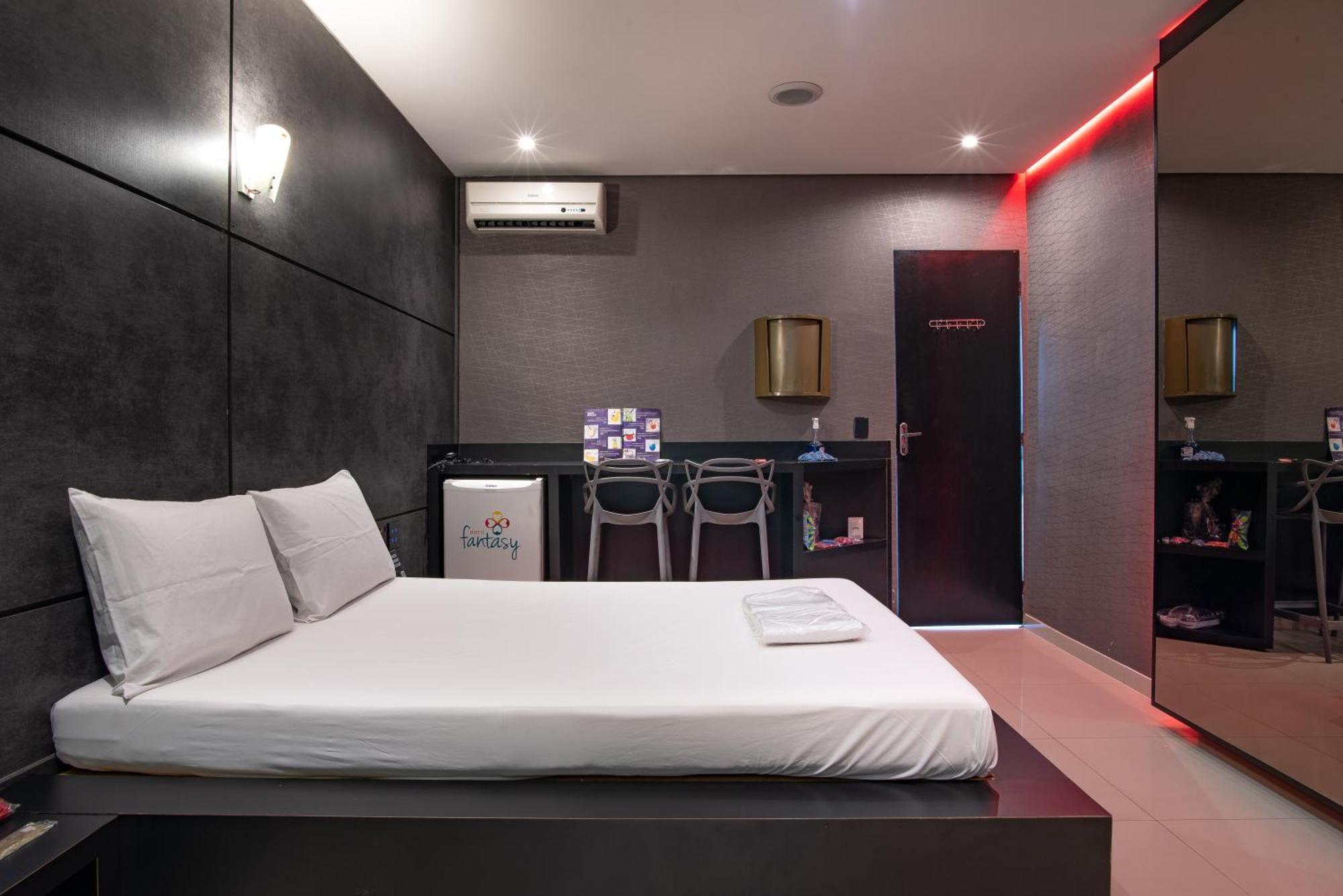 Motel Fantasy 3 (Adults Only) เบโลโอรีซอนชี ภายนอก รูปภาพ
