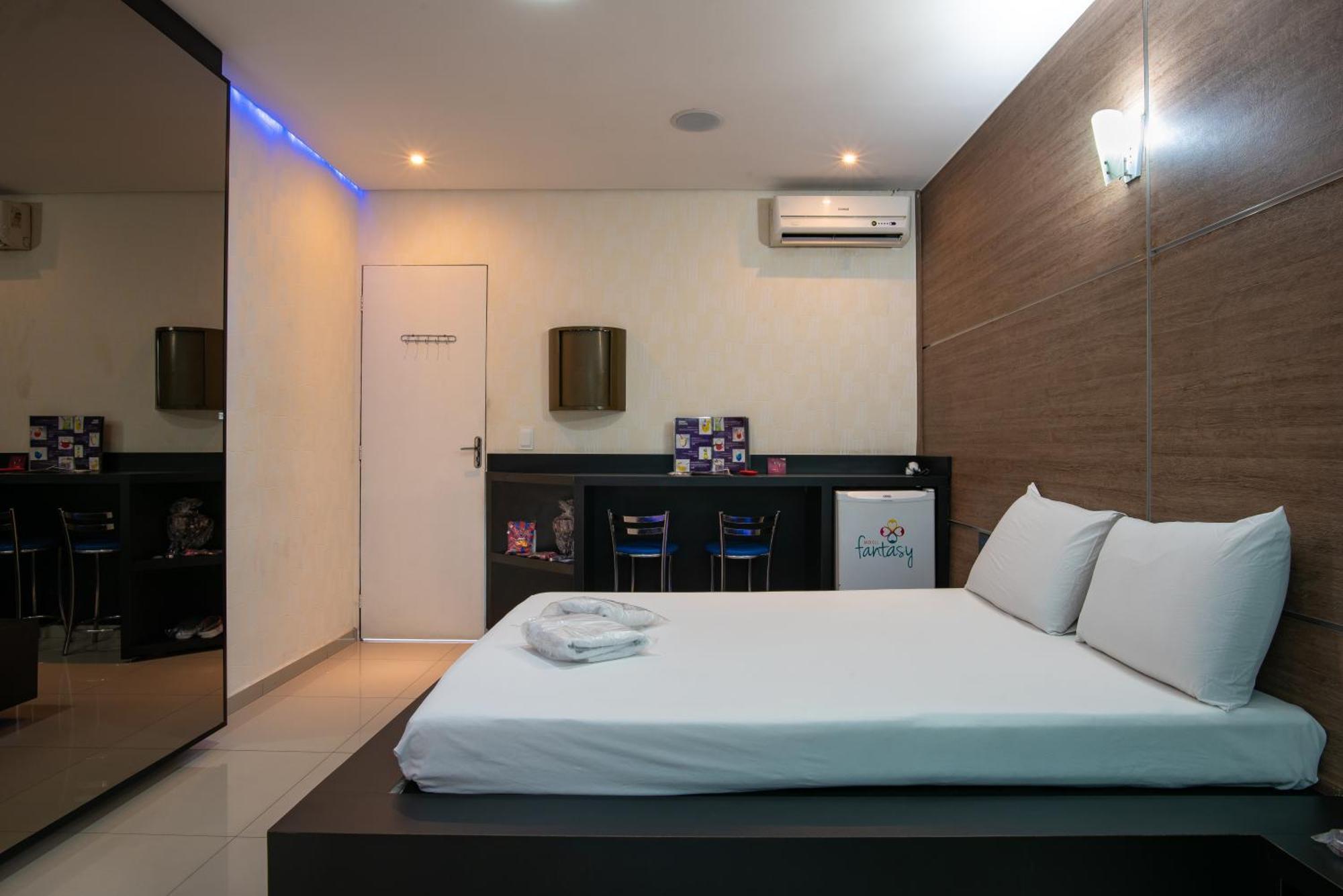Motel Fantasy 3 (Adults Only) เบโลโอรีซอนชี ภายนอก รูปภาพ