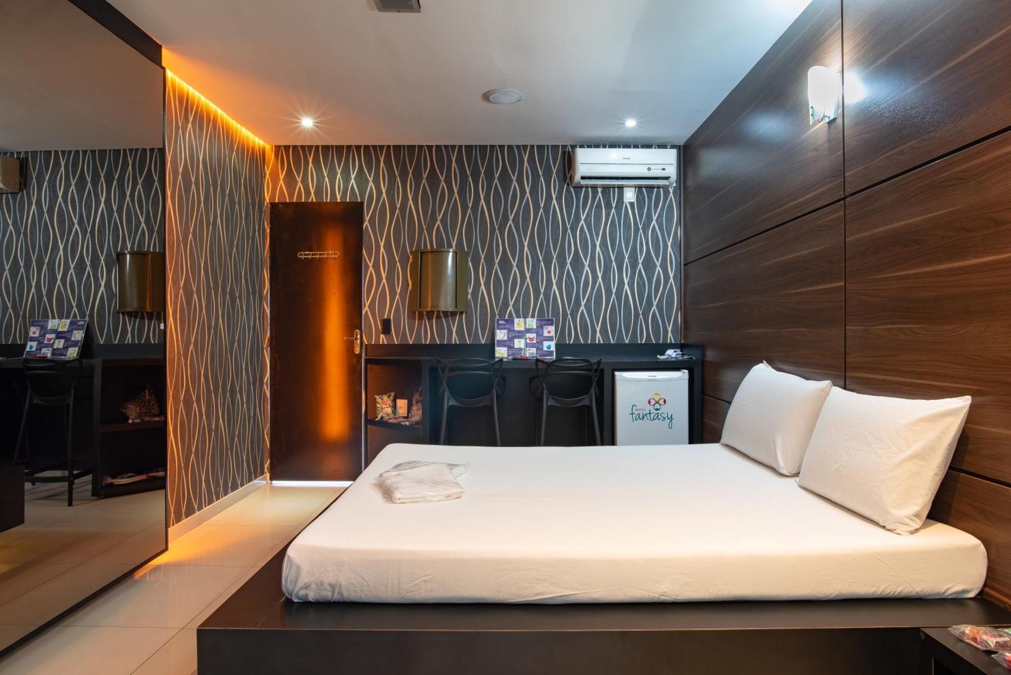 Motel Fantasy 3 (Adults Only) เบโลโอรีซอนชี ภายนอก รูปภาพ
