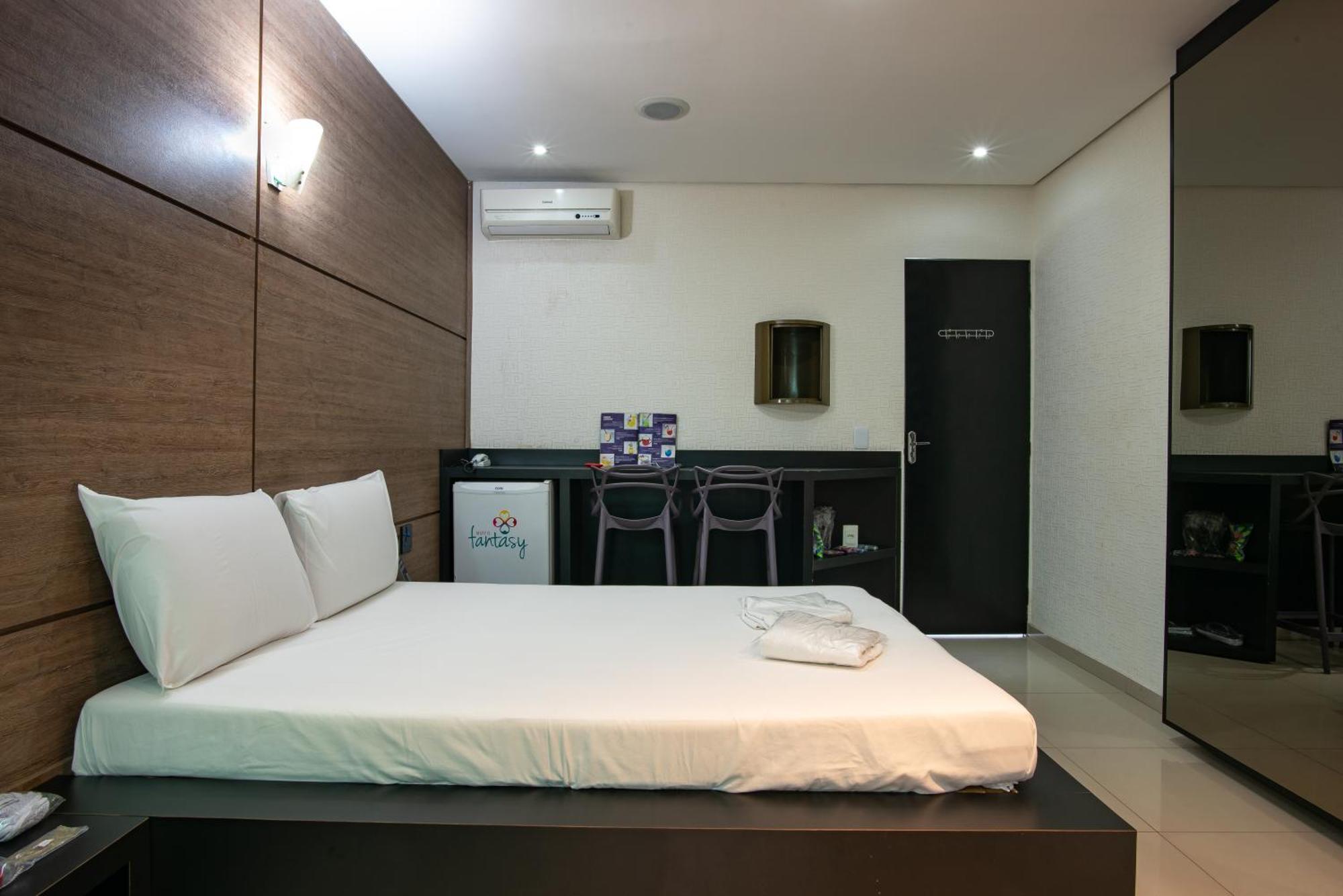 Motel Fantasy 3 (Adults Only) เบโลโอรีซอนชี ภายนอก รูปภาพ