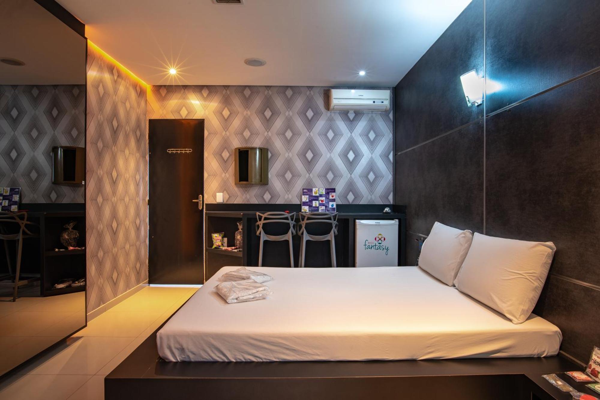 Motel Fantasy 3 (Adults Only) เบโลโอรีซอนชี ภายนอก รูปภาพ