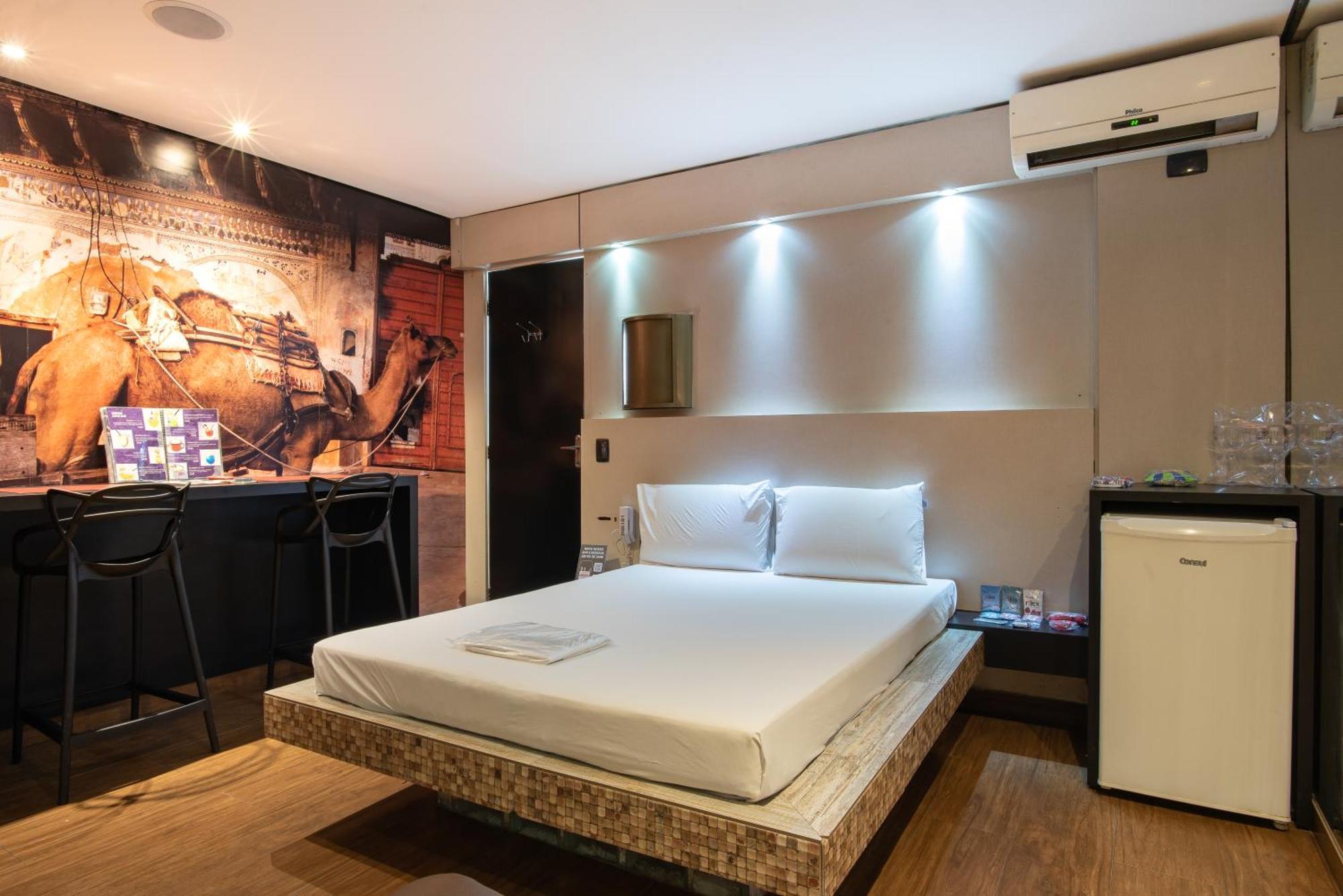 Motel Fantasy 3 (Adults Only) เบโลโอรีซอนชี ภายนอก รูปภาพ