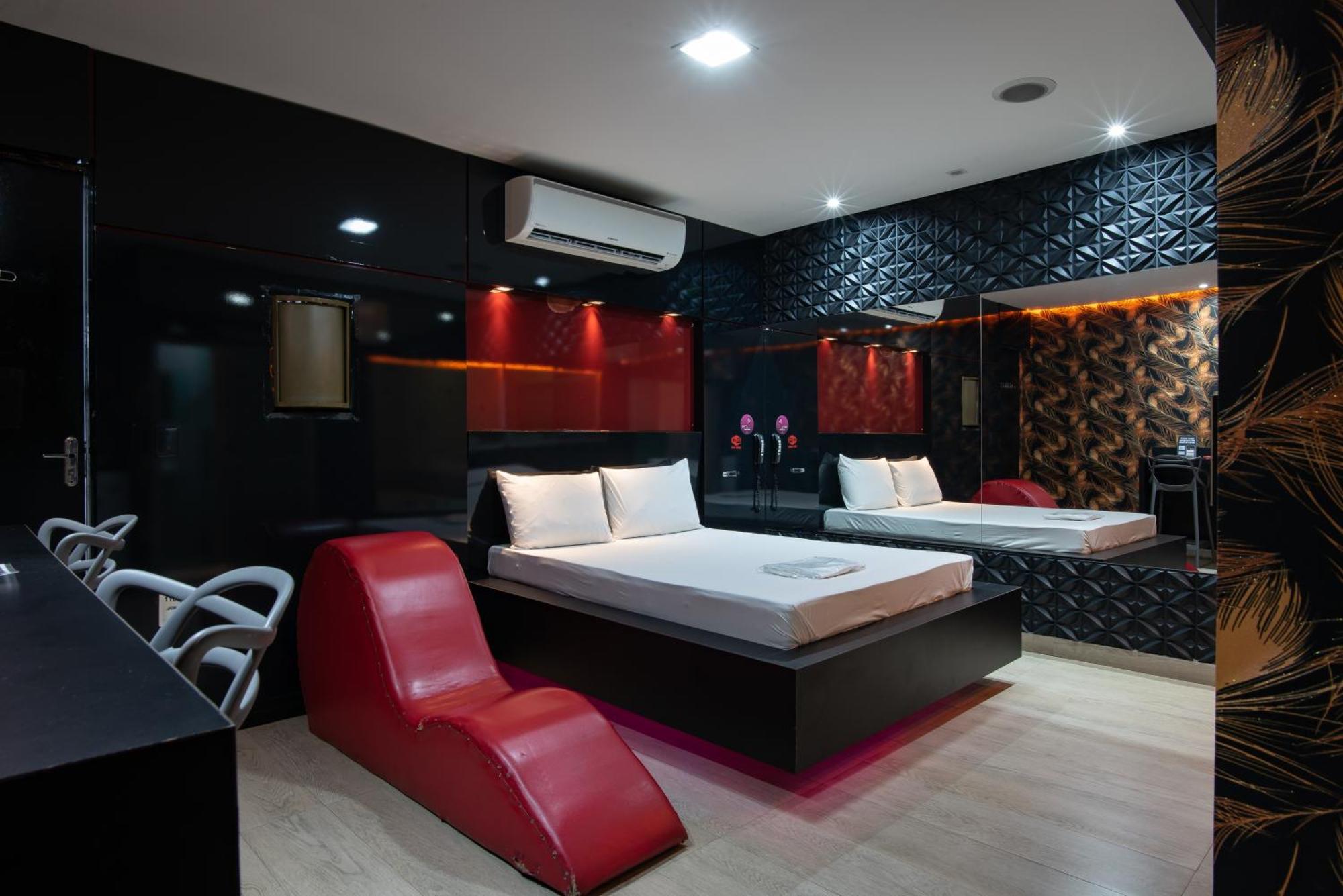 Motel Fantasy 3 (Adults Only) เบโลโอรีซอนชี ภายนอก รูปภาพ