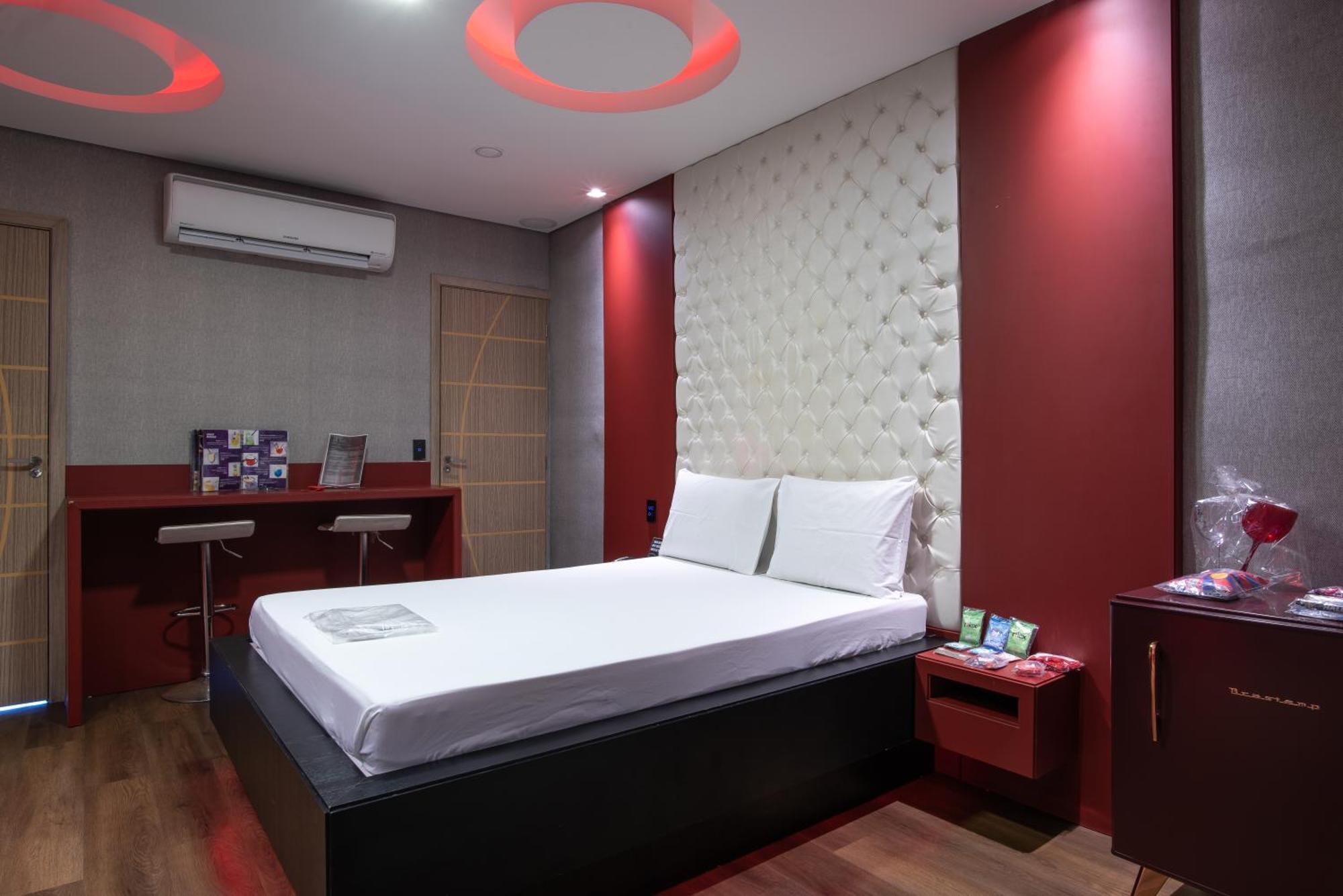 Motel Fantasy 3 (Adults Only) เบโลโอรีซอนชี ภายนอก รูปภาพ