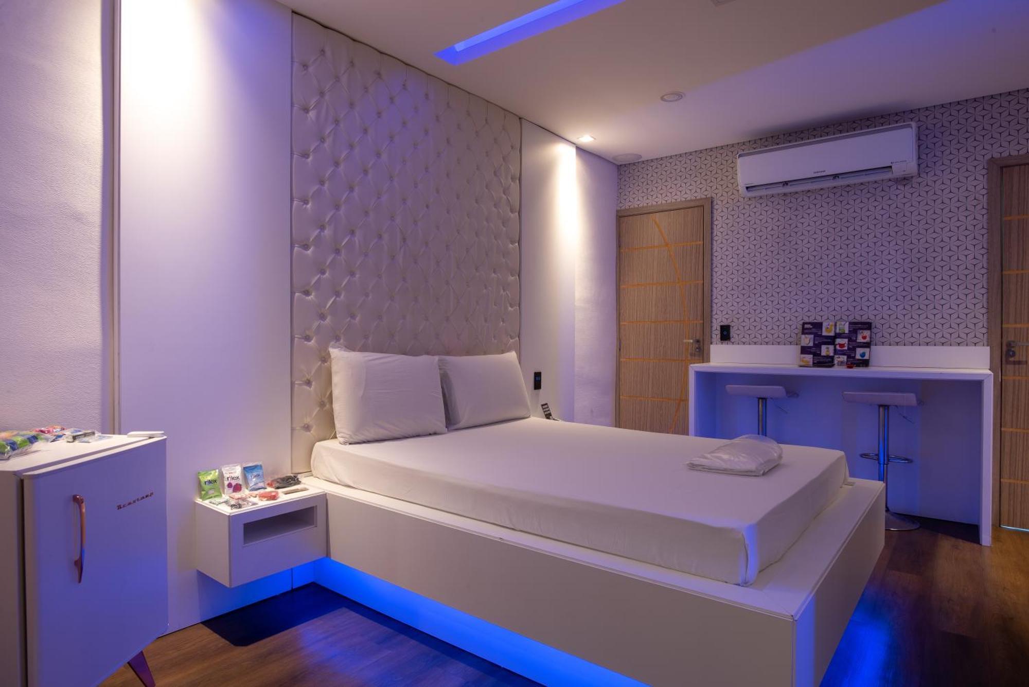 Motel Fantasy 3 (Adults Only) เบโลโอรีซอนชี ภายนอก รูปภาพ