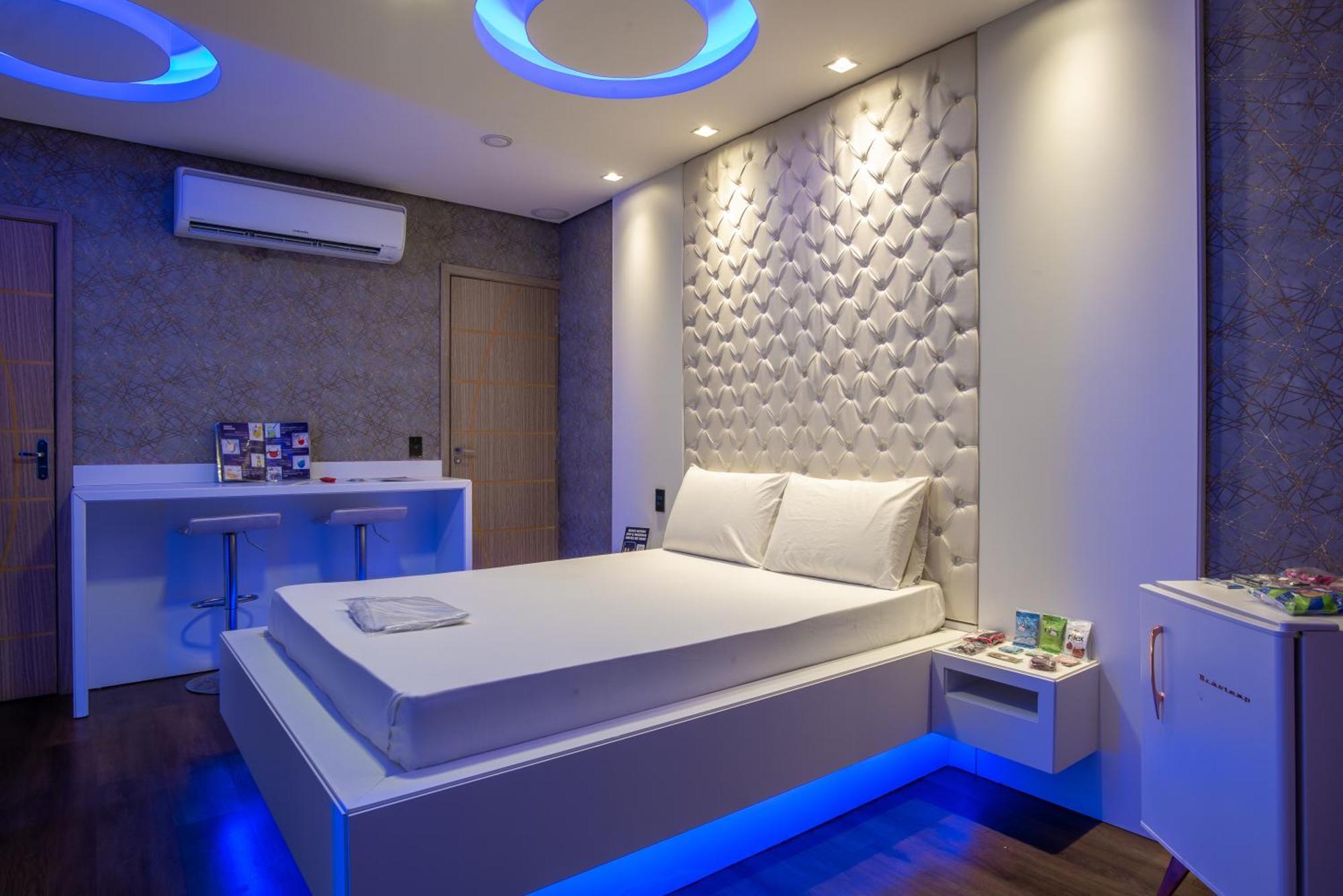 Motel Fantasy 3 (Adults Only) เบโลโอรีซอนชี ภายนอก รูปภาพ