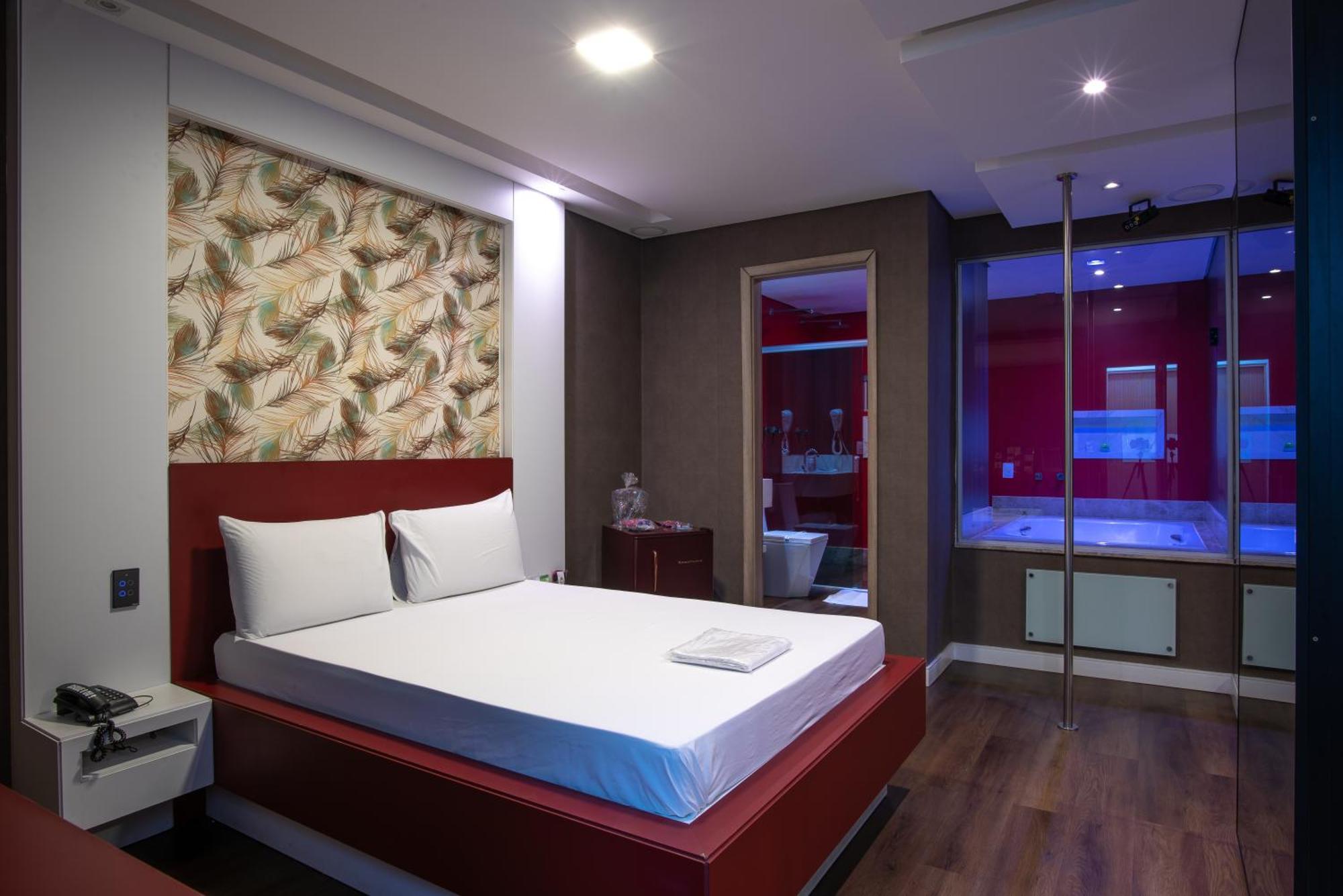 Motel Fantasy 3 (Adults Only) เบโลโอรีซอนชี ภายนอก รูปภาพ