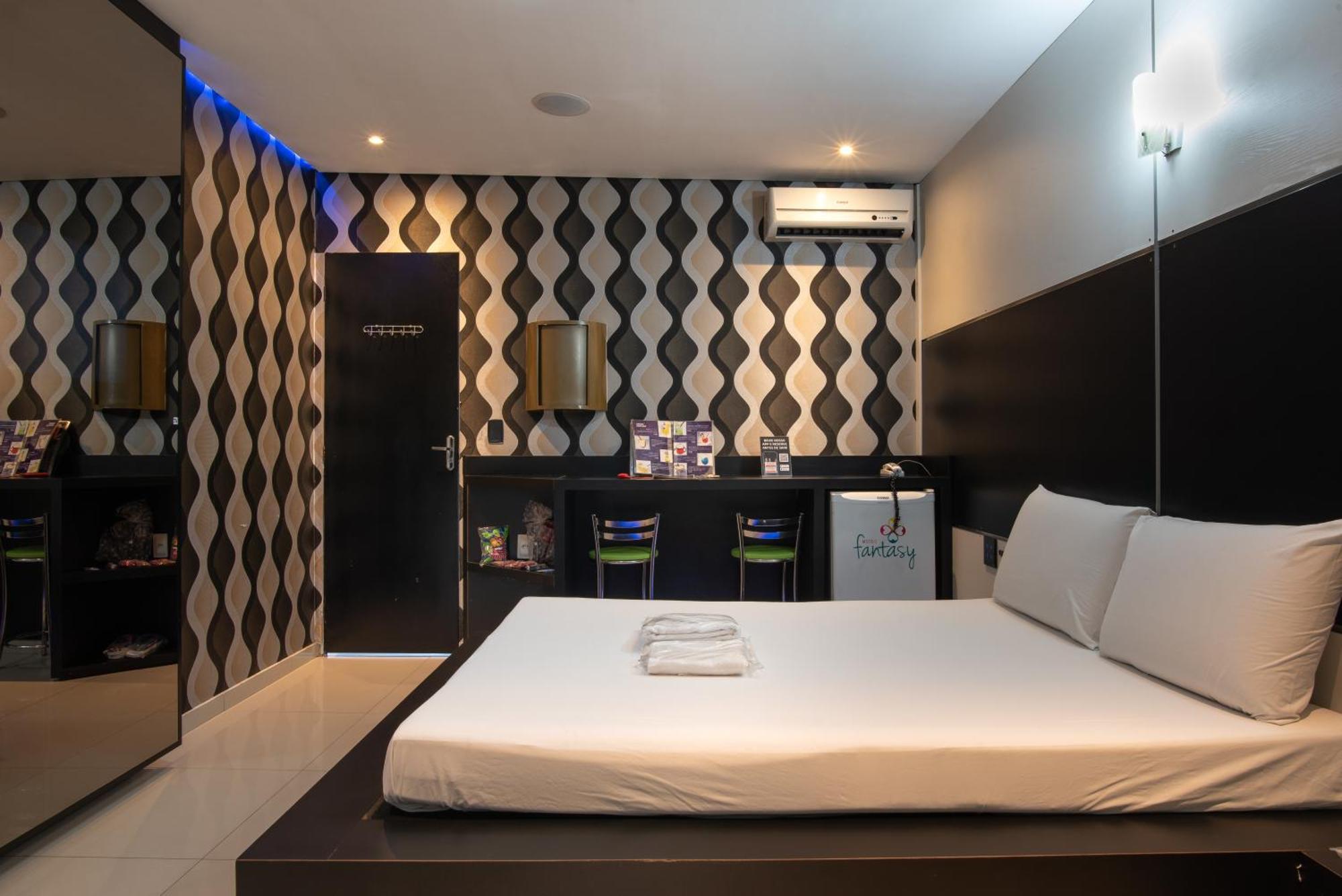 Motel Fantasy 3 (Adults Only) เบโลโอรีซอนชี ภายนอก รูปภาพ