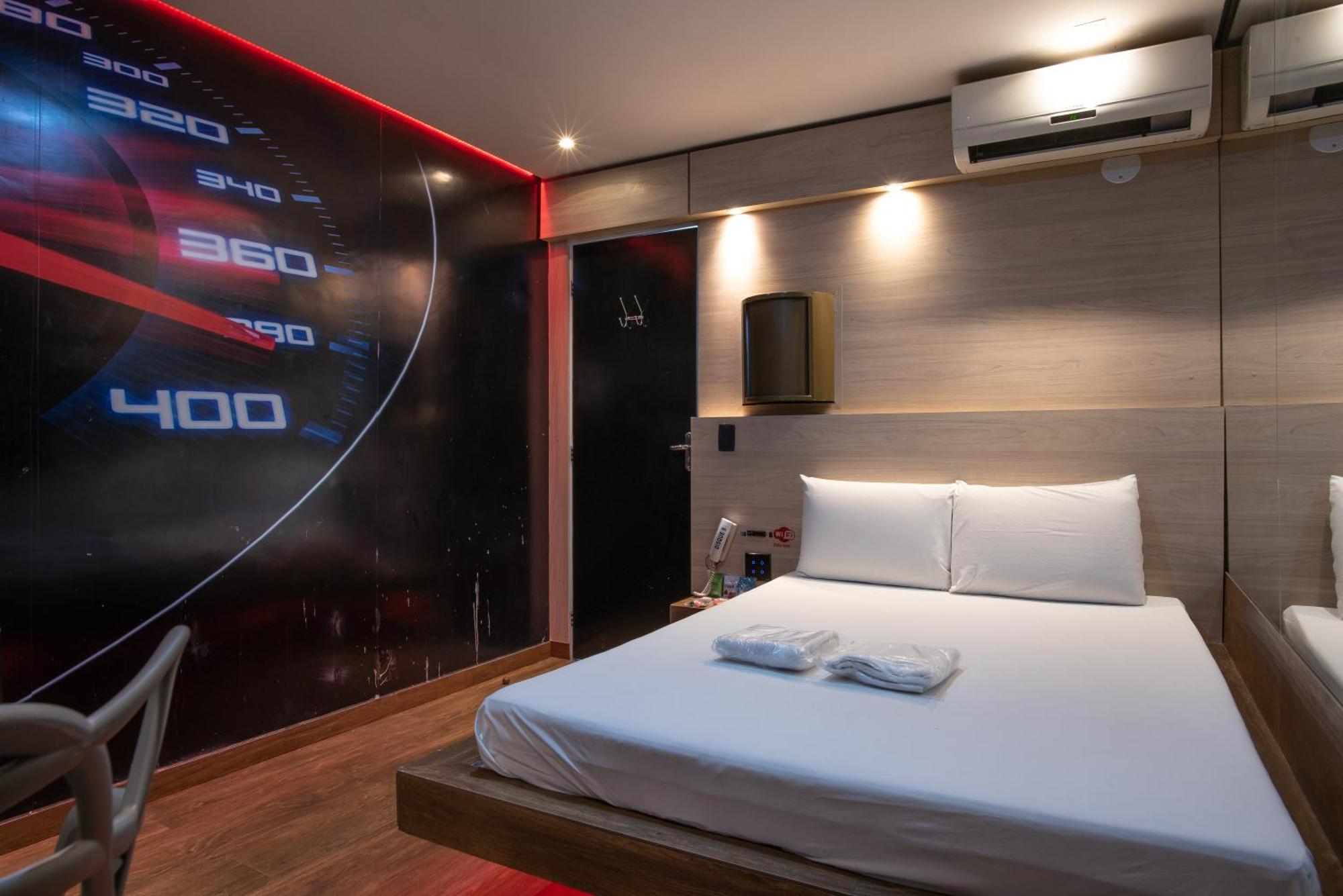 Motel Fantasy 3 (Adults Only) เบโลโอรีซอนชี ภายนอก รูปภาพ