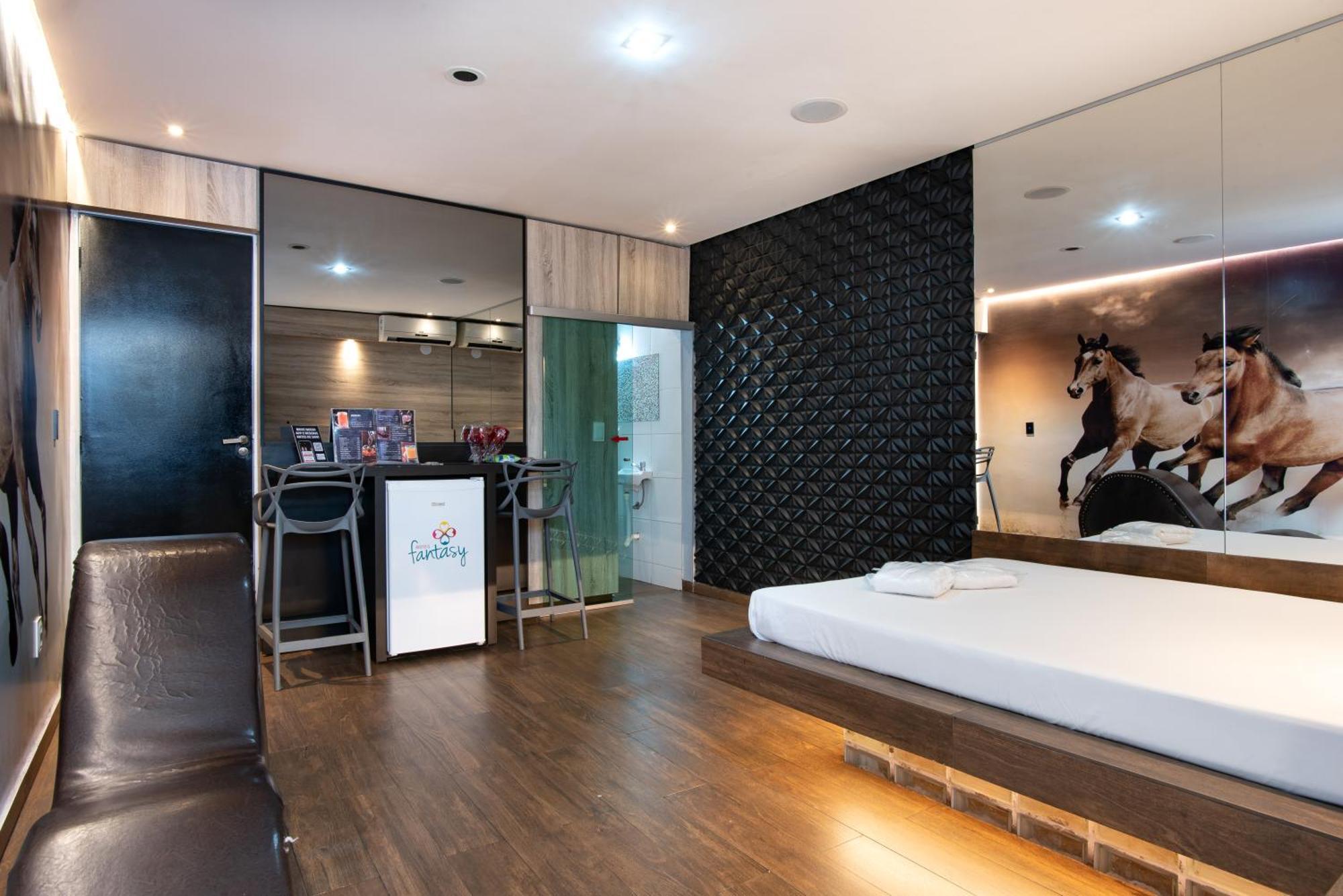Motel Fantasy 3 (Adults Only) เบโลโอรีซอนชี ภายนอก รูปภาพ