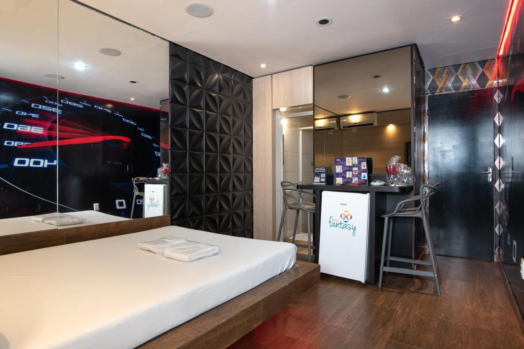 Motel Fantasy 3 (Adults Only) เบโลโอรีซอนชี ภายนอก รูปภาพ