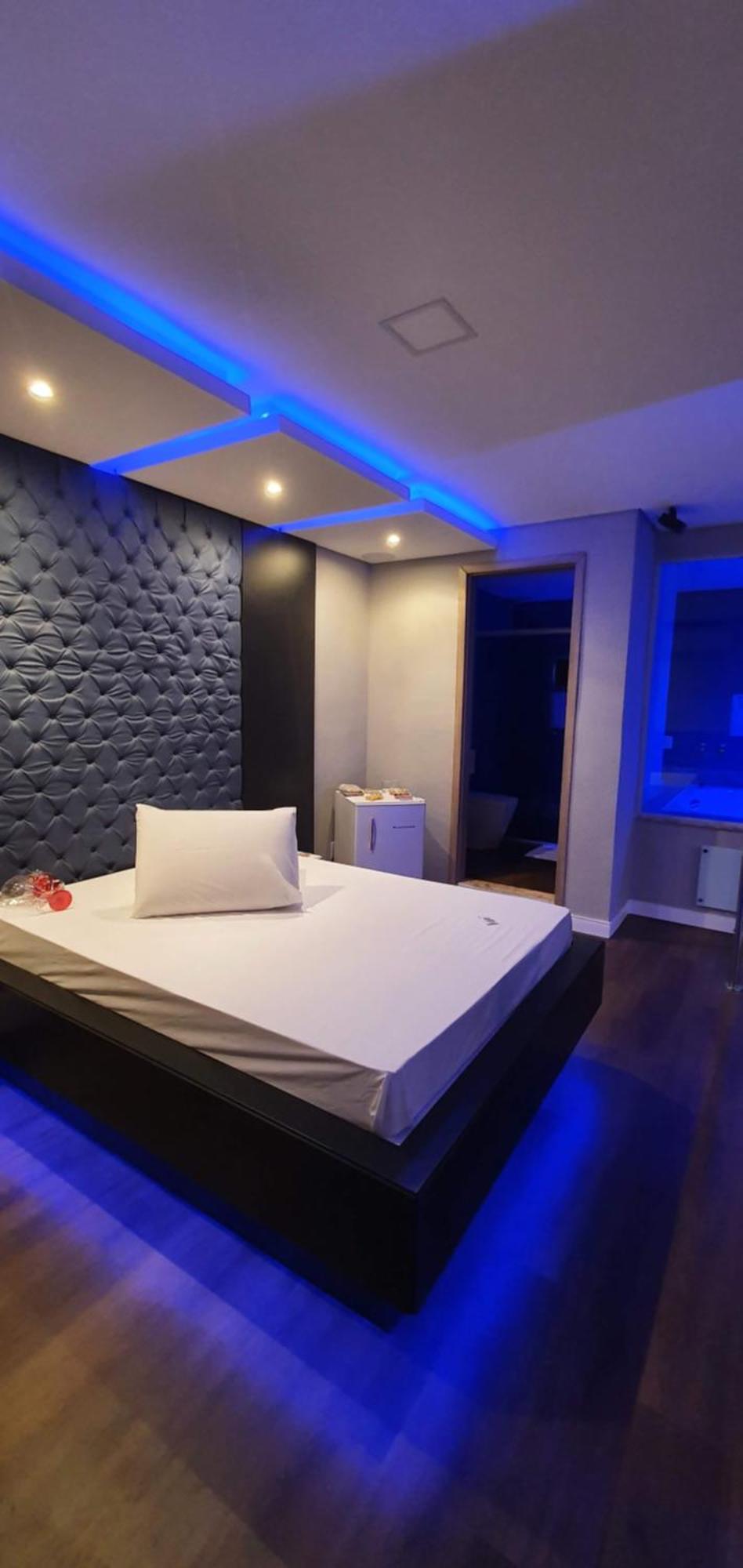 Motel Fantasy 3 (Adults Only) เบโลโอรีซอนชี ภายนอก รูปภาพ