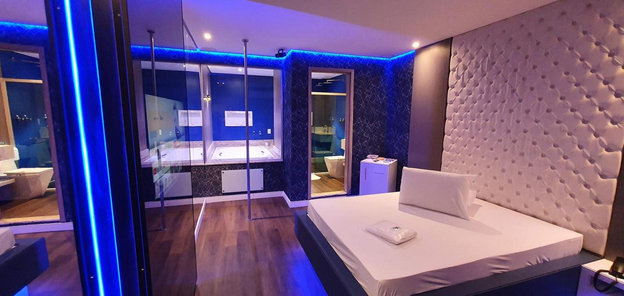 Motel Fantasy 3 (Adults Only) เบโลโอรีซอนชี ภายนอก รูปภาพ