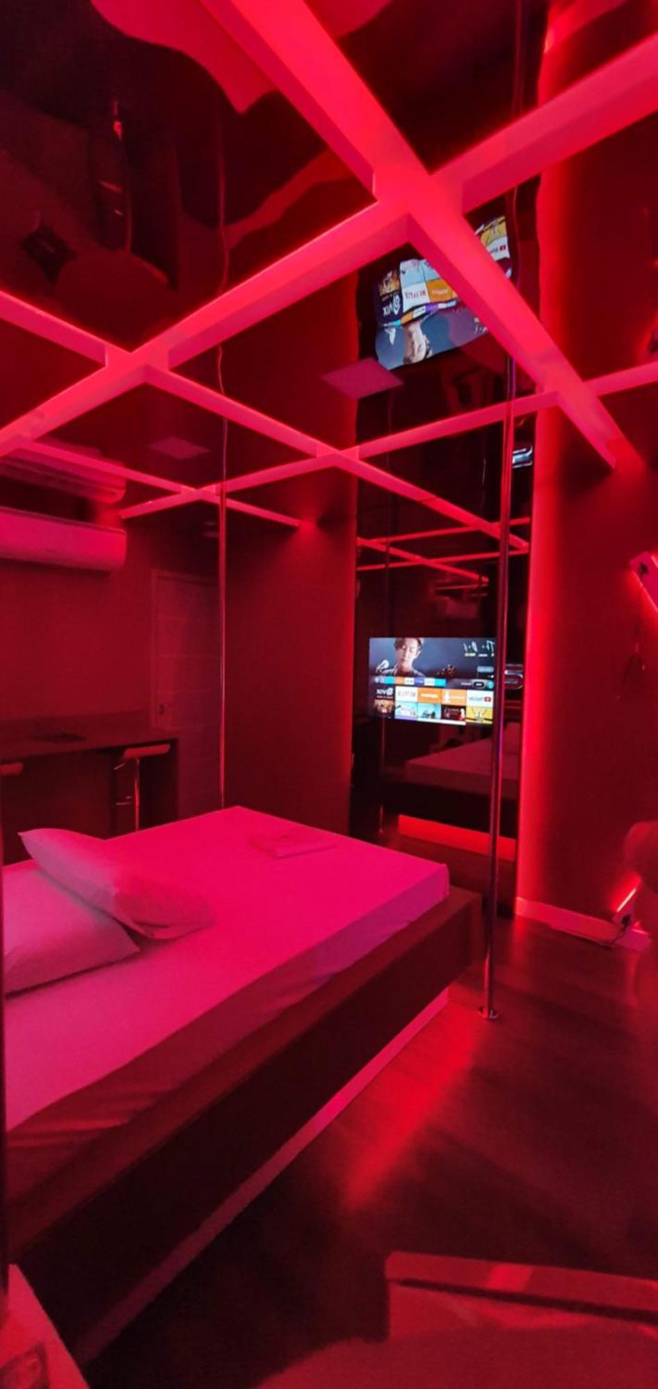 Motel Fantasy 3 (Adults Only) เบโลโอรีซอนชี ภายนอก รูปภาพ